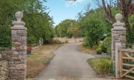 4 Bed in Tytherington, Wotton-under-Edge 1
