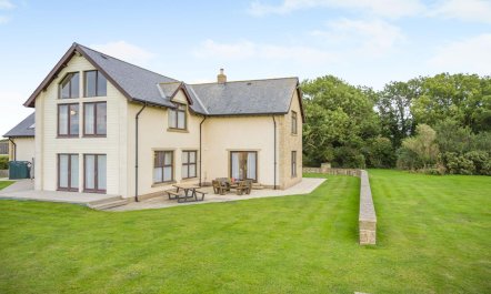 5 Bed in Newton-by-the-Sea 1