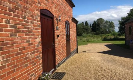 3 Bed in Yoxall 9