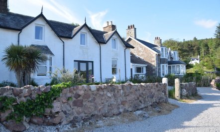 4 Bed in Rockcliffe 1
