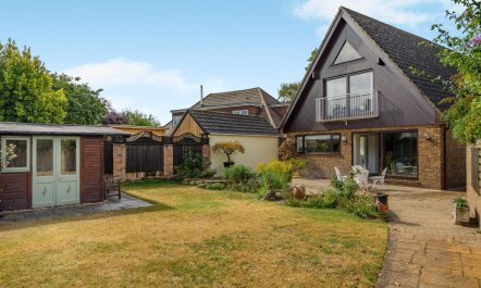3 Bed in Christchurch 1