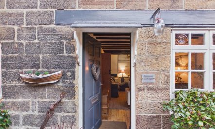 3 Bed in Robin Hoods Bay 1