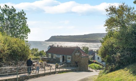 3 Bed in Robin Hoods Bay 2