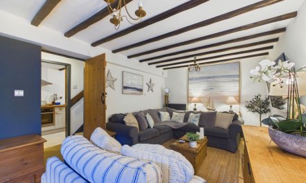 3 Bed in Robin Hoods Bay 4