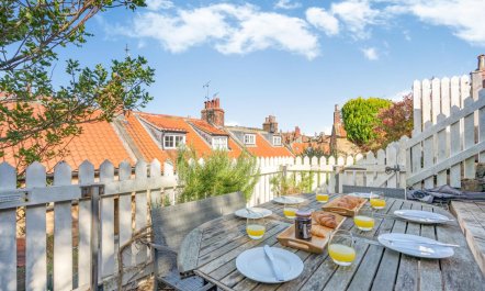 3 Bed in Robin Hoods Bay 1