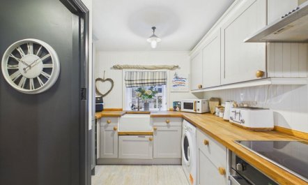 3 Bed in Robin Hoods Bay 9