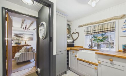 3 Bed in Robin Hoods Bay 8