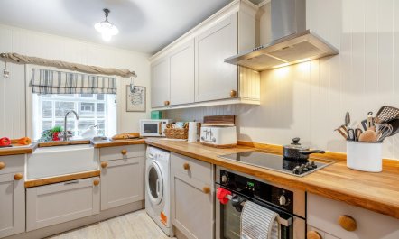 3 Bed in Robin Hoods Bay 4