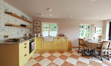 3 Bed in Skilgate 4