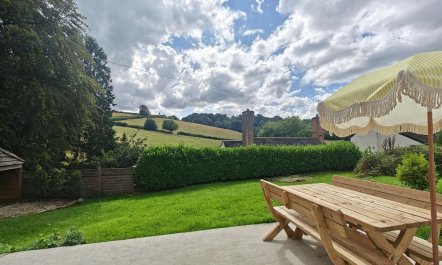 3 Bed in Skilgate 1