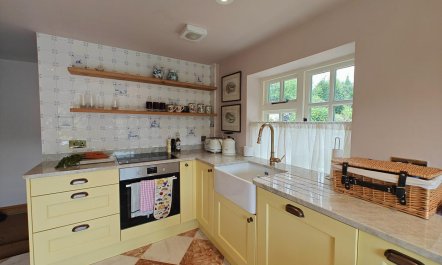 3 Bed in Skilgate 6