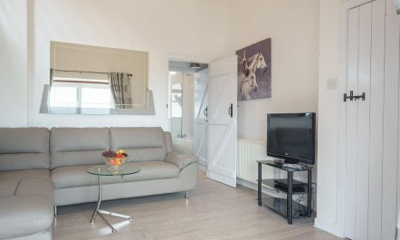 2 Bed in Thornhill 5