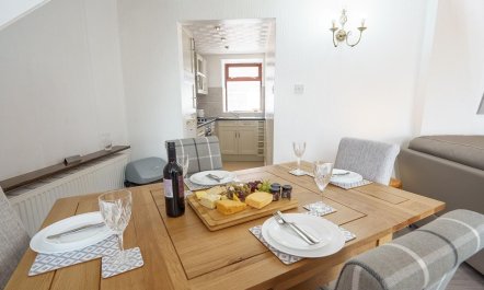 2 Bed in Thornhill 7