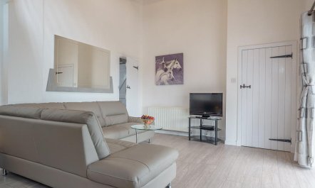 2 Bed in Thornhill 6