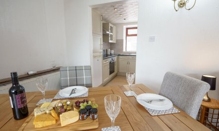 2 Bed in Thornhill 8