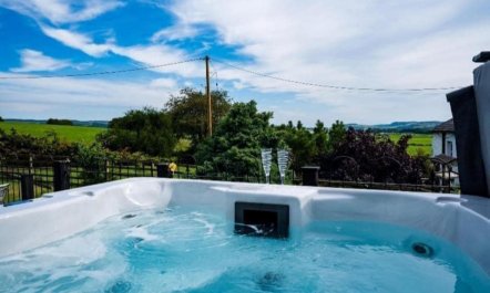 2 Bed in Thornhill 4