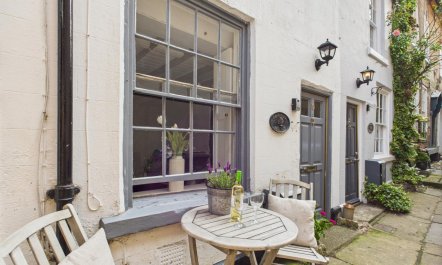 2 Bed in Robin Hoods Bay 5