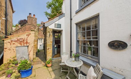 2 Bed in Robin Hoods Bay