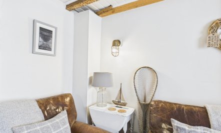 2 Bed in Robin Hoods Bay 8