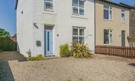 3 Bed in Seahouses
