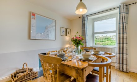 3 Bed in Treknow 2