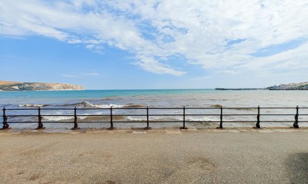 3 Bed in Swanage 1