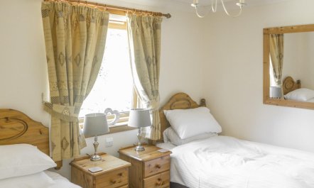 3 Bed in Loch Lomond 8