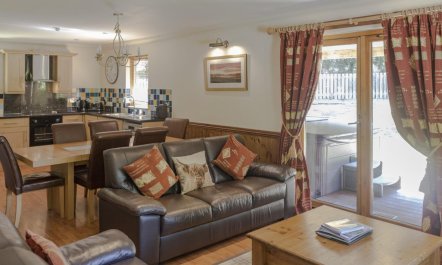 3 Bed in Loch Lomond 3