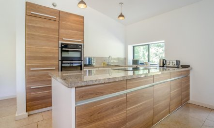5 Bed in Abergavenny 2
