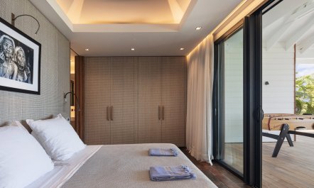 Gustavia in the Glass 9