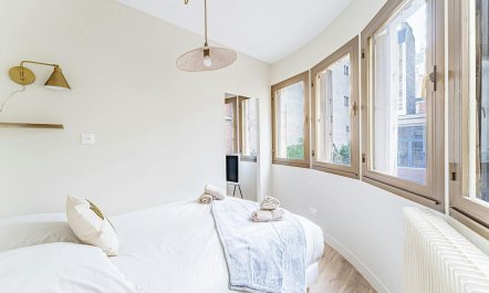 Left Bank Belle 8