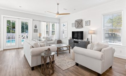 Seagrove on the Breeze