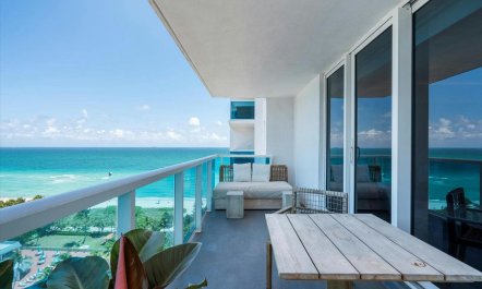 The Miami Postcard 1