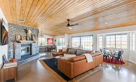 Retro Desert Retreat 4
