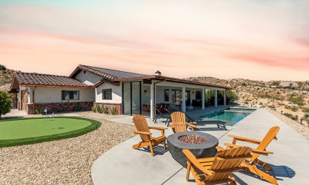 Retro Desert Retreat 3