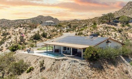 Retro Desert Retreat