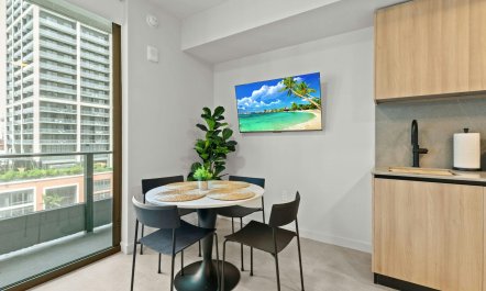 Brightline & Bay Light 5