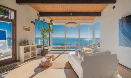 Pacific Through the Beams 4