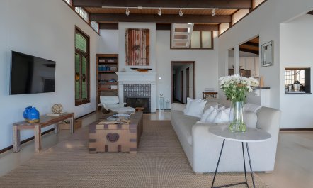 Pacific Through the Beams 8