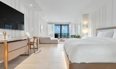 The Sunrise Club 8