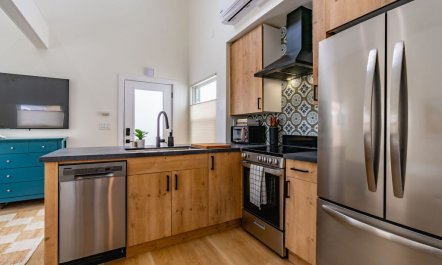 Hillcrest Sunlit 8