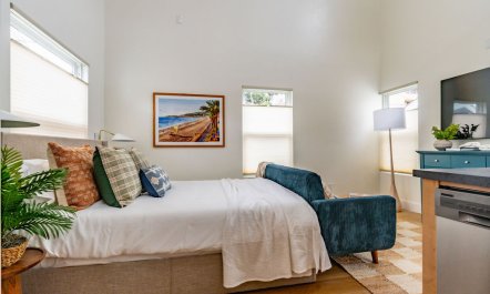 Hillcrest Sunlit 4