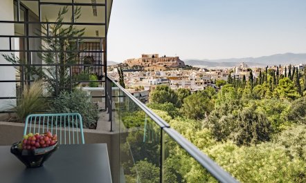 Eyes on the Acropolis
