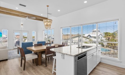 Paddleboard & Porch Swing 6