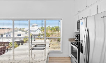 Paddleboard & Porch Swing 8