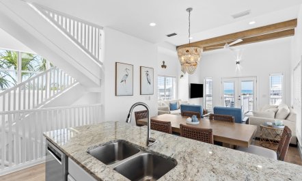 Paddleboard & Porch Swing 7
