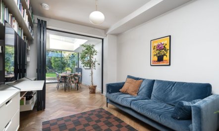 Dalston Deluxe 1