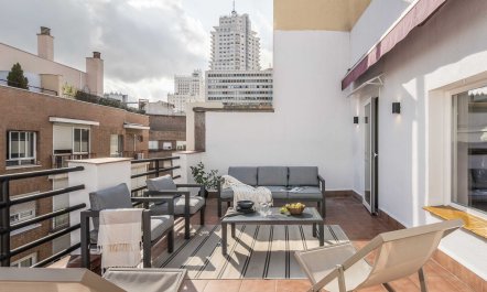 Terrace Over Arg&uuml;elles