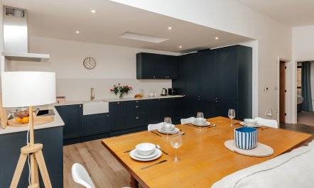 Hedgerow & Timber 9