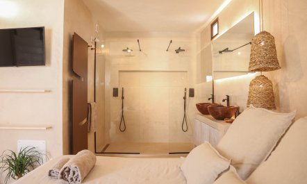 Jacuzzi Above the White City 4